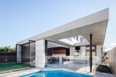 Modern terasz szerves kapcsolatban a nappalival - erkély / terasz ötlet, modern stílusban