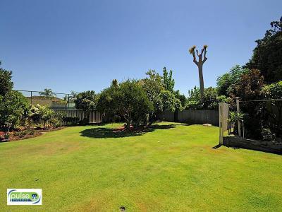 Kerítés a ház körül6 - kert / udvar ötlet, modern stílusban