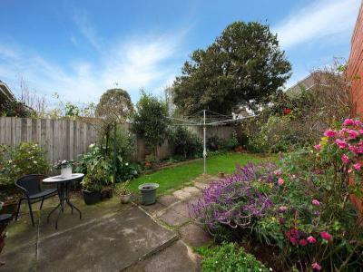 Kerítés a ház körül14 - kert / udvar ötlet, rusztikus stílusban