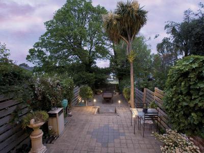 Kerítés a ház körül21 - kert / udvar ötlet