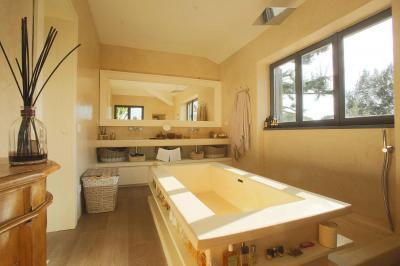 Épített fürdőkád tárolóval - fürdő / WC ötlet, modern stílusban