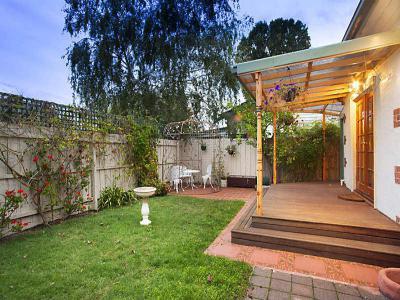 Kerítés a ház körül28 - kert / udvar ötlet