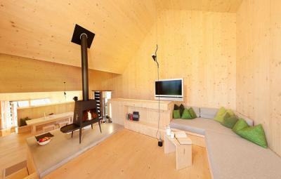 Fával burkolt nappali - nappali ötlet