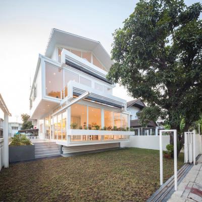 Üveghomlokzat - homlokzat ötlet, modern stílusban