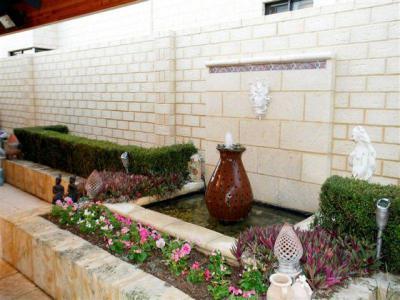 Kerítés a ház körül37 - kert / udvar ötlet, modern stílusban