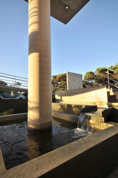 Teraszra épített vizes blokk - erkély / terasz ötlet, modern stílusban