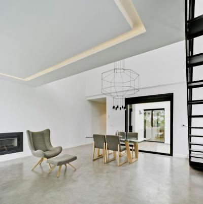 Design lámpa a nappaliban - nappali ötlet, modern stílusban