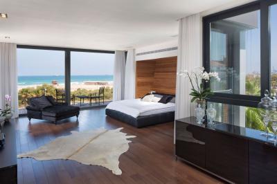 Sok üvegfelület a hálószobában - háló ötlet, modern stílusban