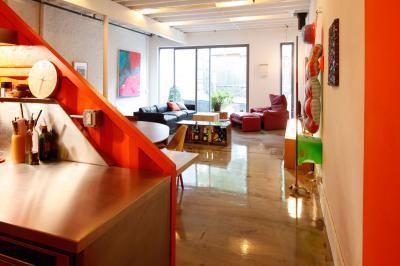 Térelválasztó a nappali és konyha között - nappali ötlet, modern stílusban