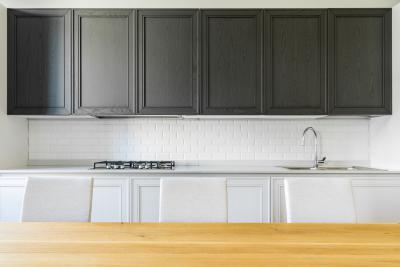 Fekete fehér konyhabútor - konyha / étkező ötlet, modern stílusban