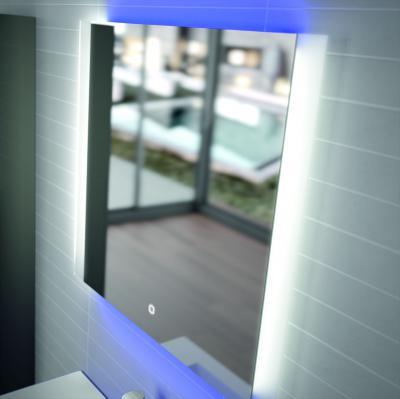 Fürdőszoba tükör lámpával - fürdő / WC ötlet, modern stílusban