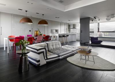 Látványosan tagolt belső tér - nappali ötlet, modern stílusban