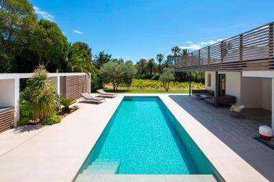 Hosszú medence - erkély / terasz ötlet