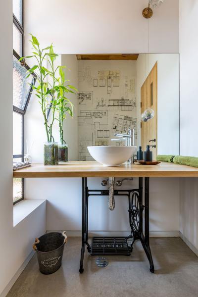 Mosdópult régi varrógépből - fürdő / WC ötlet, eklektikus stílusban