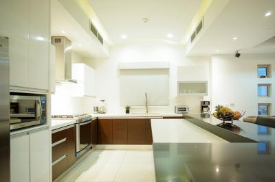 Fehér barna konyha - konyha / étkező ötlet, modern stílusban