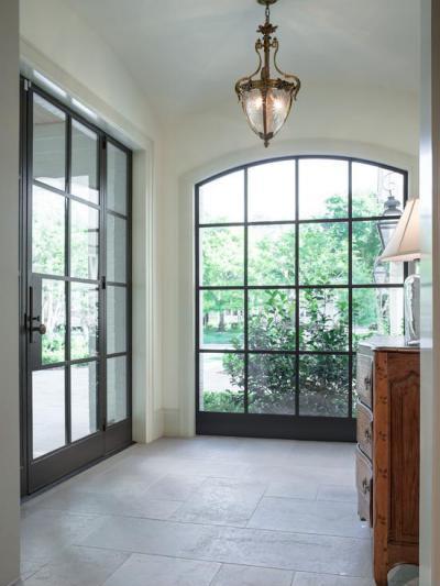 Beüvegezve - előszoba ötlet, klasszikus stílusban
