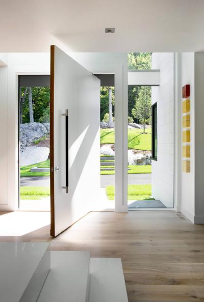 Egyedi bejárati ajtó - előszoba ötlet, modern stílusban