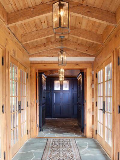 Fával burkolva - előszoba ötlet, rusztikus stílusban