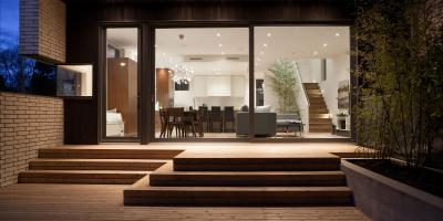 Lépcsős terasz - erkély / terasz ötlet, modern stílusban