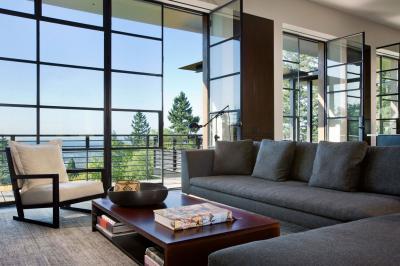 Osztott üveges teraszajtó a nappaliban - nappali ötlet, modern stílusban