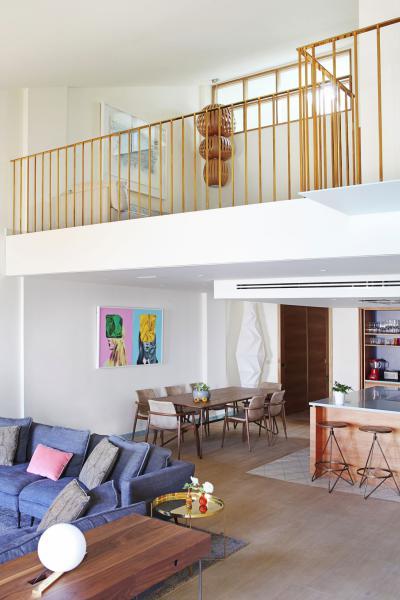 Nappali konyha étkező galériával - nappali ötlet, modern stílusban