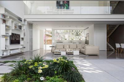 Nappali terasszal és kerttel - nappali ötlet, modern stílusban