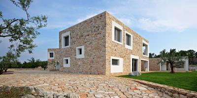 Terméskő falak a mediterrán házon - homlokzat ötlet