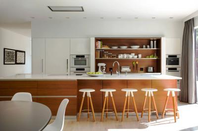 Tágas, egyterű konyha - konyha / étkező ötlet, modern stílusban