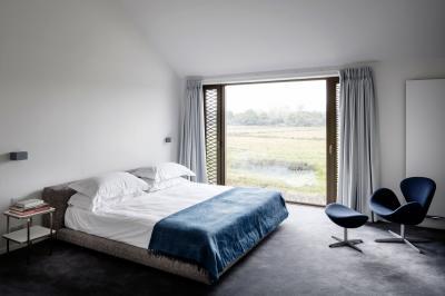 Hálószoba panoráma ablakkal - háló ötlet, modern stílusban