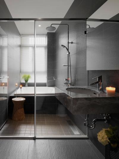 Üveg térelválasztó a fürdőben - fürdő / WC ötlet, modern stílusban