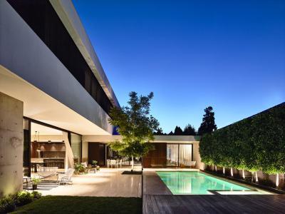 Teraszra érő nappali - erkély / terasz ötlet, modern stílusban