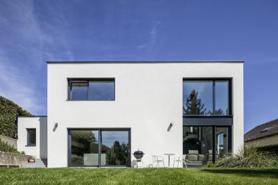 Sok ablak a homlokzaton - homlokzat ötlet, modern stílusban