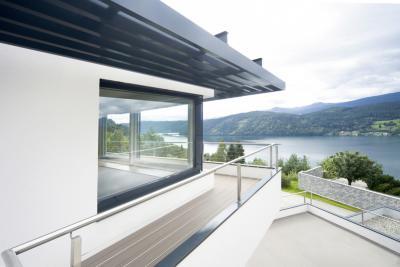 Panoráma ablak a sarokban - homlokzat ötlet, modern stílusban