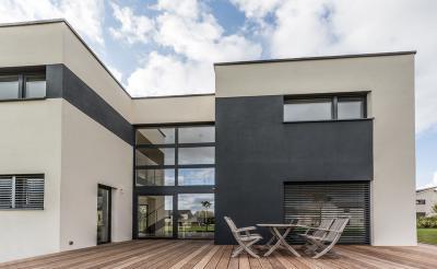 Egész falat borító ablak - erkély / terasz ötlet, modern stílusban