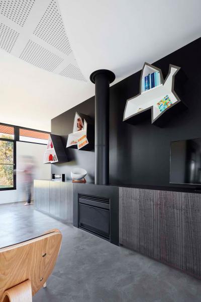 Fekete fal a nappaliban - nappali ötlet, modern stílusban