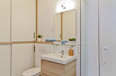 Péceli kis lakás5 - fürdő / WC ötlet, modern stílusban