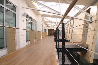 Natúr megjelenésű vinyl padlóburkolat - belső továbbiak ötlet, modern stílusban