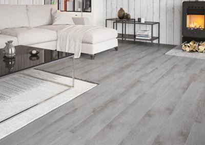 Fahatású hidegburkolat a nappaliban - nappali ötlet, modern stílusban