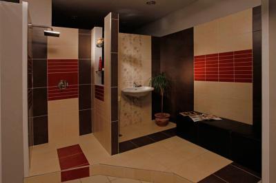 Burkolatok három színben - fürdő / WC ötlet, modern stílusban