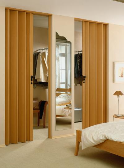 Harmonikaajtó a hálószobában - háló ötlet, modern stílusban