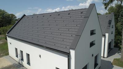 Tetőcserép modern lakóházon - tető ötlet, modern stílusban