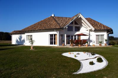 Látványos tető betoncserepekkel - tető ötlet, klasszikus stílusban