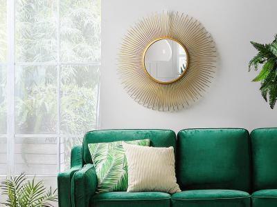 Dekoratív tükör a falon - nappali ötlet, modern stílusban