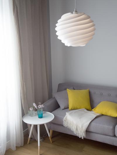 Különleges mennyezeti lámpa - nappali ötlet, modern stílusban