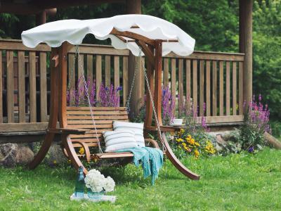 Tömörfa hintaágy - kert / udvar ötlet, rusztikus stílusban