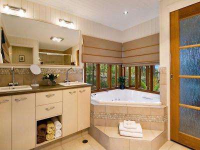 Jacuzzi35 - fürdő / WC ötlet, modern stílusban