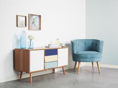 Komód színes fiókokkal - nappali ötlet, modern stílusban