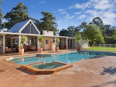 Jacuzzi48 - kert / udvar ötlet, modern stílusban