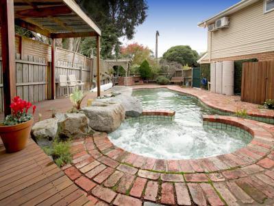 Jacuzzi49 - kert / udvar ötlet