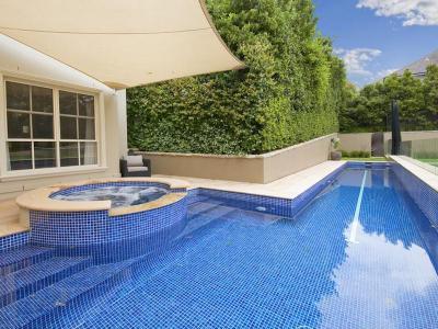 Jacuzzi53 - kert / udvar ötlet, modern stílusban